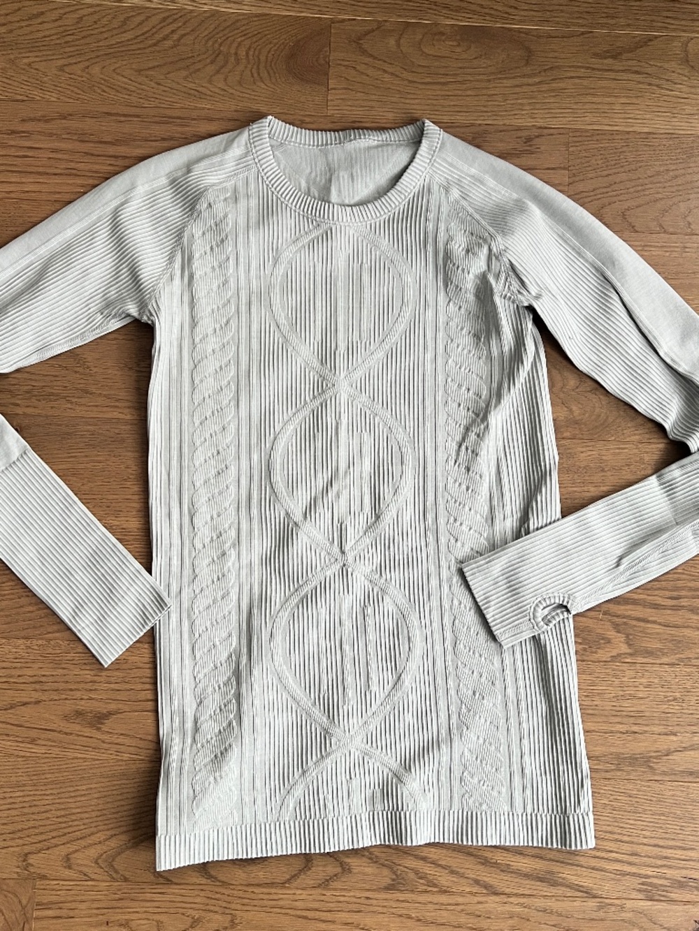 Lululemon ribbed long sleeve top/ base layer - Silver - Sz 6